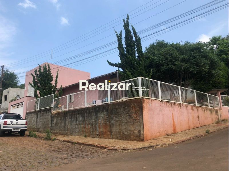 Casa à venda com 2 dormitórios, 3 banheiros e 1 vaga de garagem no bairro Boa Vista