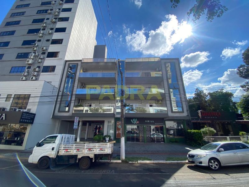 Apartamento para alugar com 4 dormitórios, 1 banheiro, 2 vagas de garagens e 200m² de área privativa no bairro Centro