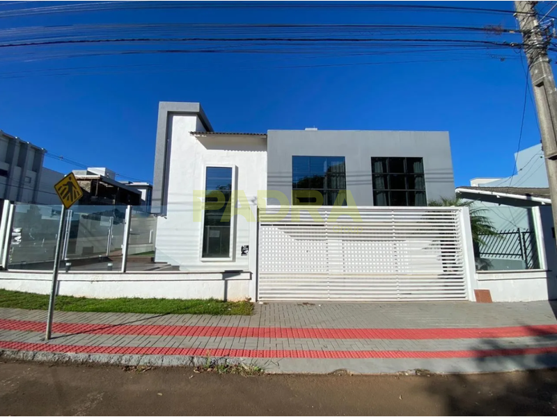 Casa para alugar com 3 dormitórios, 3 banheiros, 2 vagas de garagens e 165m² de área privativa no bairro Jardim Europa