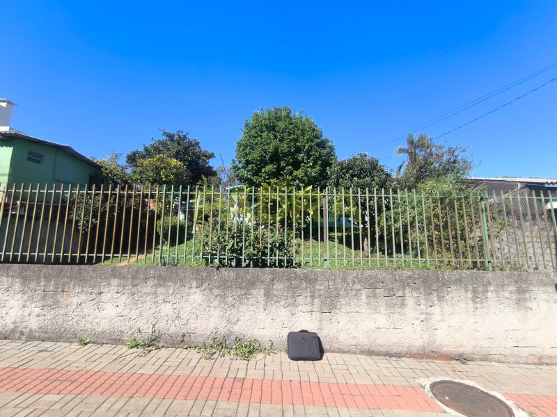 Casa à venda com 4 dormitórios, 1 banheiro, 1 vaga de garagem e 166m² de área privativa no bairro Alvorada