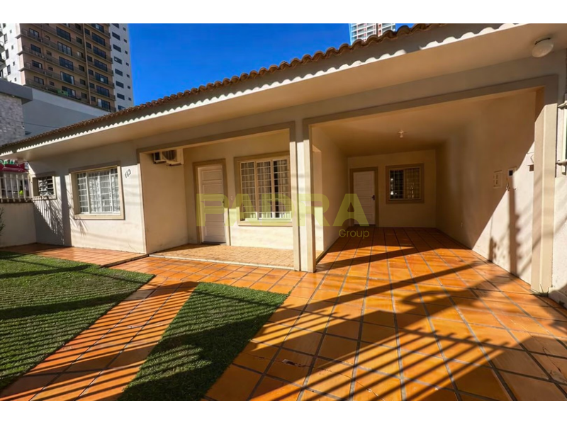 Casa para alugar com 3 dormitórios, 1 banheiro, 1 vaga de garagem e 160m² de área privativa no bairro Maria Goretti