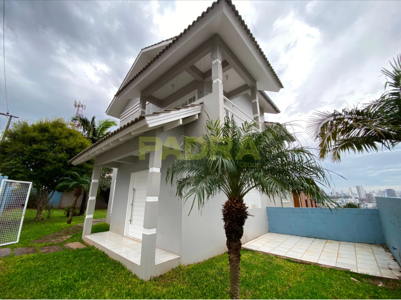 Casa para alugar com 3 dormitórios, 2 banheiros, 2 vagas de garagens e 195m² de área privativa no bairro Bela Vista