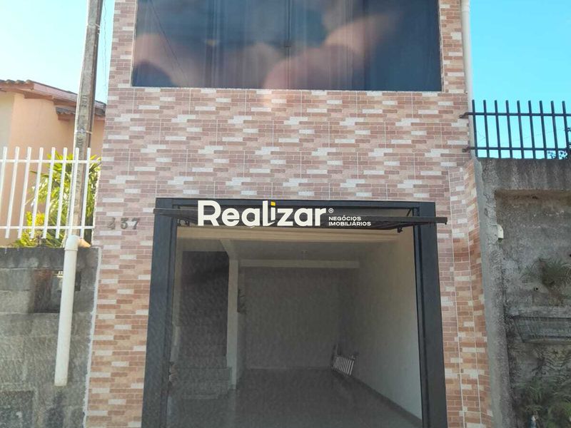 Casa à venda com 3 dormitórios, 1 banheiro e 2 vagas de garagens no bairro Di Fiori