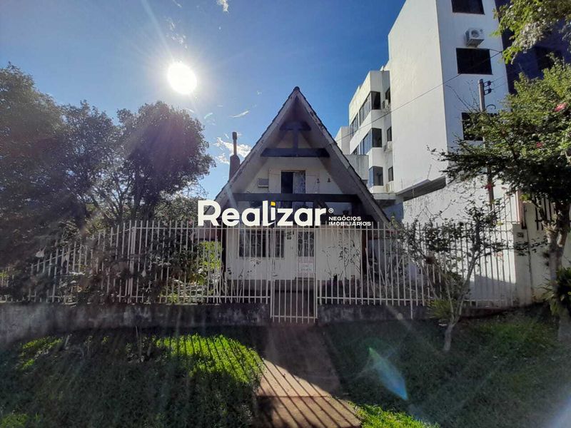 Casa à venda com 4 dormitórios, 1 banheiro e 2 vagas de garagens no bairro Saic