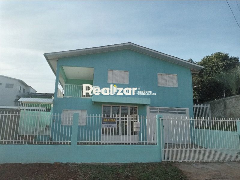 Casa à venda com 31 dormitórios, 1 banheiro e 2 vagas de garagens no bairro Efapi