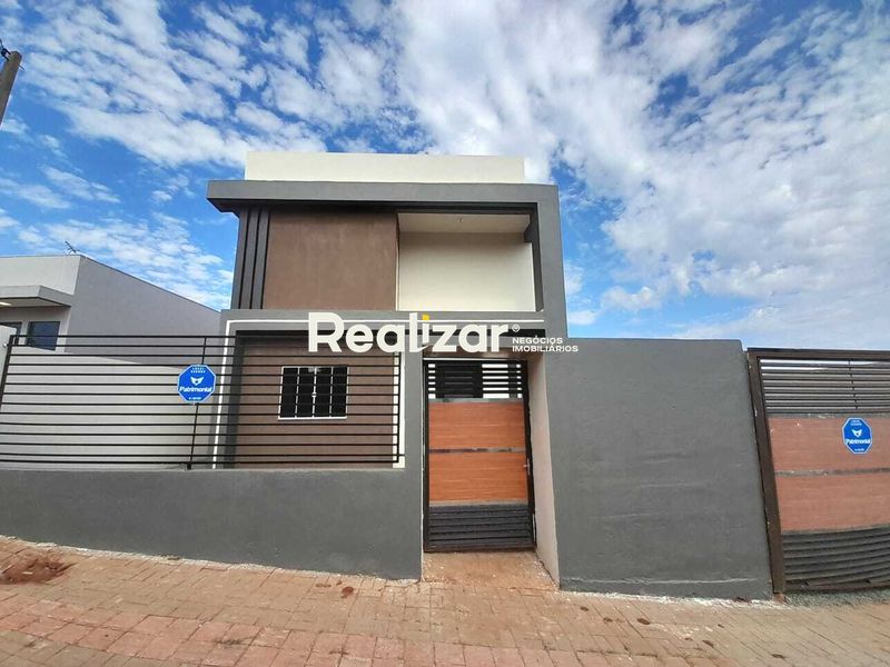 Casa à venda com 4 dormitórios, 3 banheiros e 2 vagas de garagens no bairro Autódromo