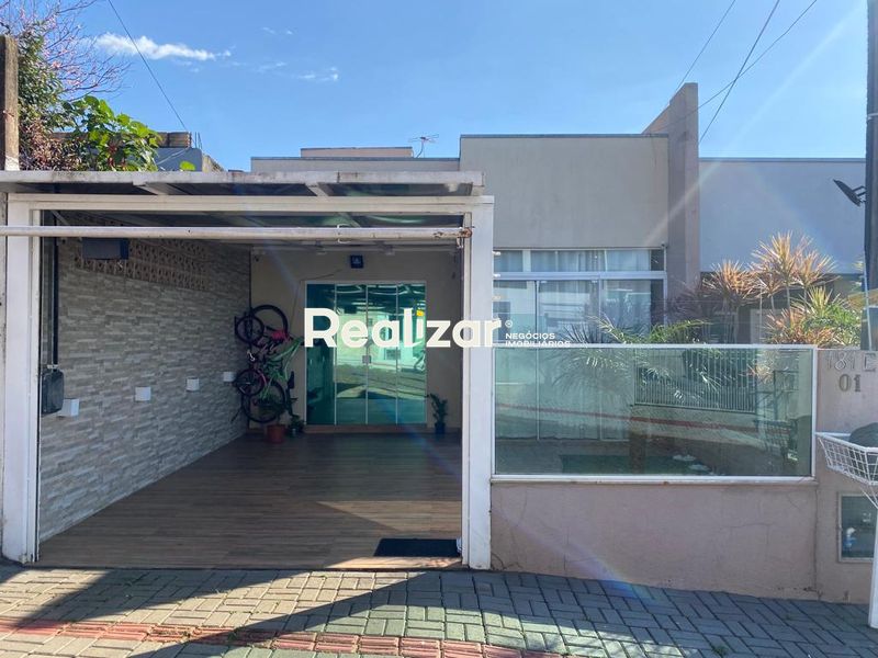 Casa à venda com 301 dormitórios, 1 banheiro, 1 vaga de garagem e 100m² de área privativa no bairro Efapi