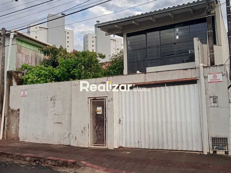 Casa à venda com 31 dormitórios, 1 banheiro e 2 vagas de garagens no bairro Palmital