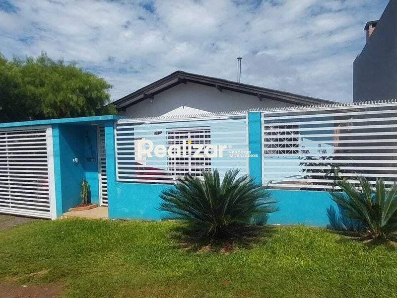 Casa à venda com 3 dormitórios, 1 banheiro e 4 vagas de garagens no bairro Bom Pastor
