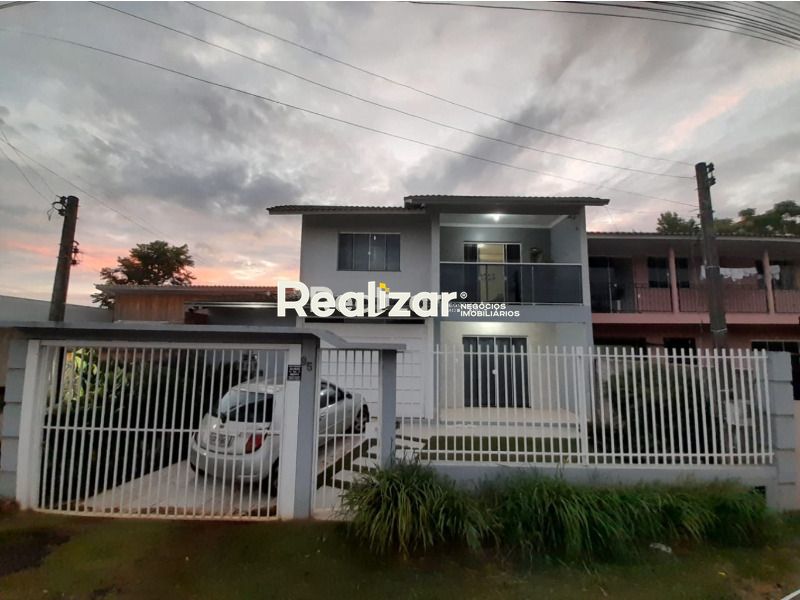 Casa à venda com 31 dormitórios, 3 banheiros e 1 vaga de garagem no bairro Presidente Médici