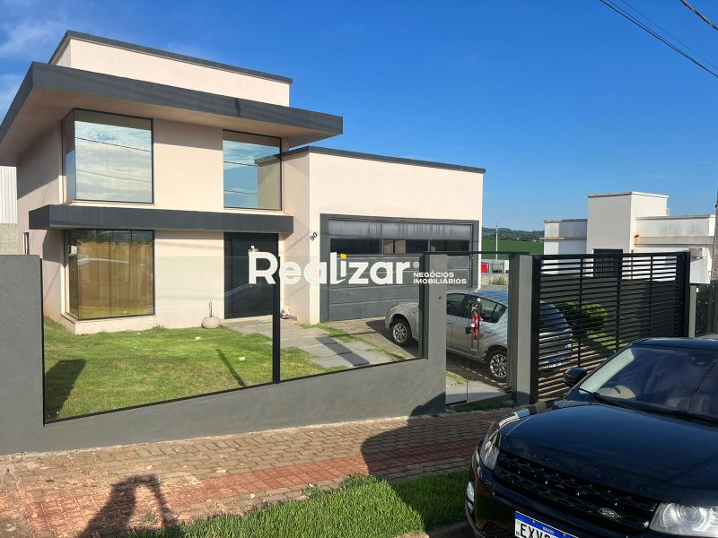 Casa à venda com 2 dormitórios, 2 banheiros, 2 vagas de garagens e 142m² de área privativa no bairro Lajeado