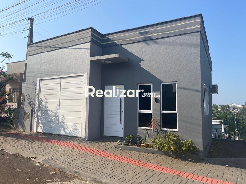Casa à venda com 2 banheiros, 3 vagas de garagens e 58m² de área privativa no bairro Desbravador