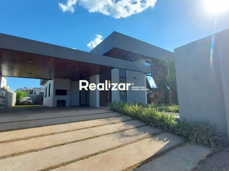 Casa à venda com 3 dormitórios, 3 banheiros, 4 vagas de garagens e 161m² de área privativa no bairro Autódromo