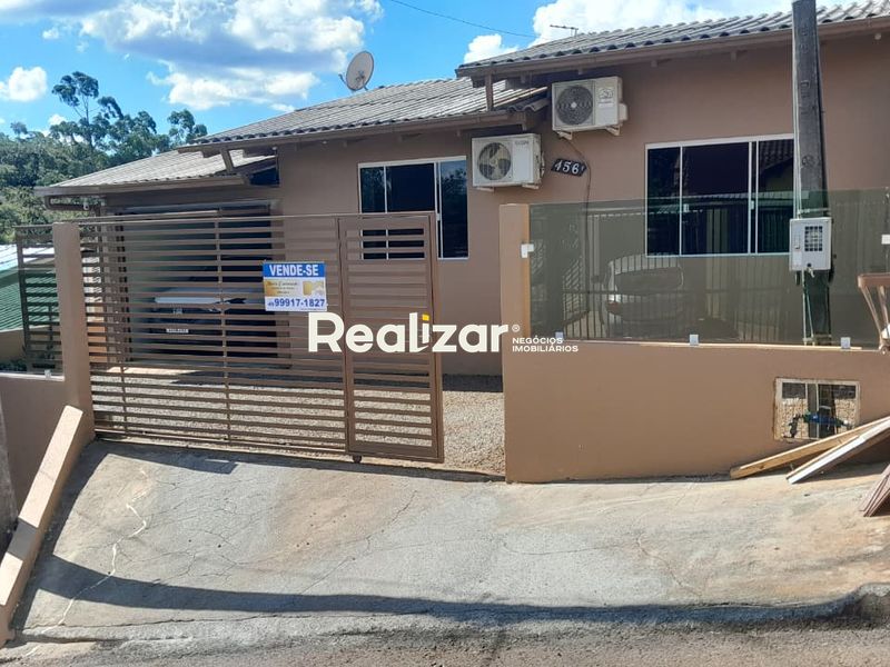 Casa à venda com 2 dormitórios, 2 banheiros, 2 vagas de garagens e 50m² de área privativa no bairro Vila Real