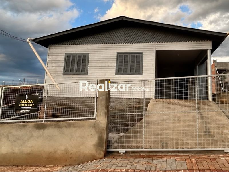 Casa para alugar com 2 dormitórios, 1 banheiro, 1 vaga de garagem e 64m² de área privativa no bairro Vederti