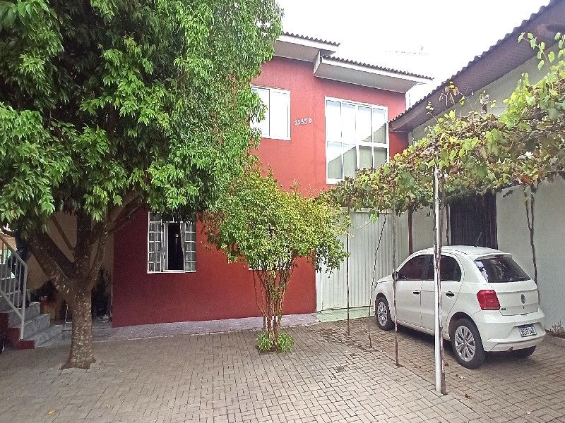 Casa à venda com 6 dormitórios e 3 banheiros no bairro Seminário