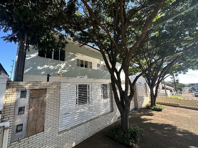 Casa à venda com 5 dormitórios e 3 banheiros no bairro Universitário