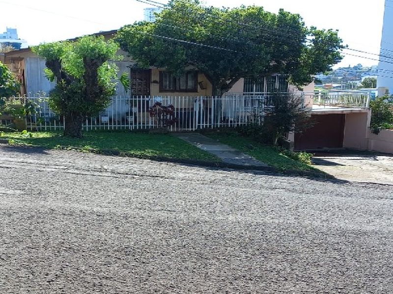 Casa à venda com 2 dormitórios e 1 banheiro no bairro Santa Maria