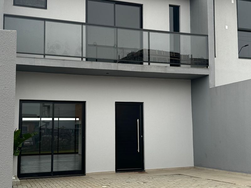 Casa à venda com 3 dormitórios, 1 banheiro e 2 vagas de garagens no bairro Engenho Braun
