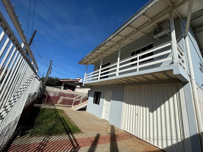 Casa à venda com 5 dormitórios, 2 banheiros e 195m² de área privativa no bairro Cristo Rei