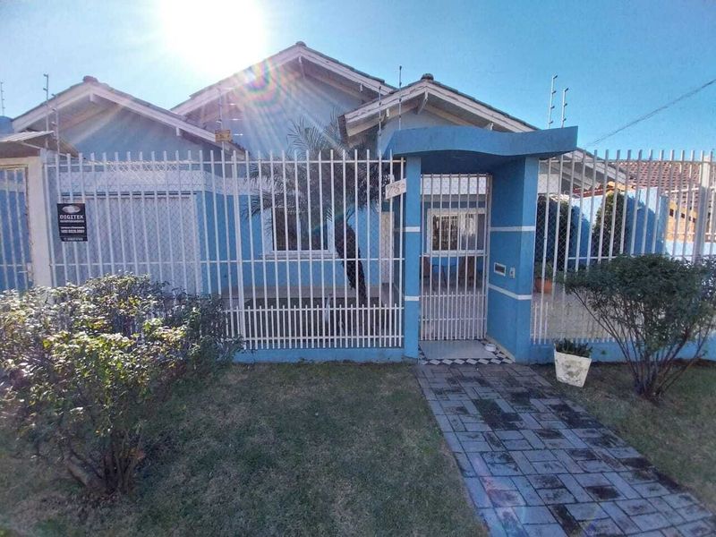 Casa à venda com 3 dormitórios, 2 banheiros, 2 vagas de garagens e 145m² de área privativa no bairro Centro