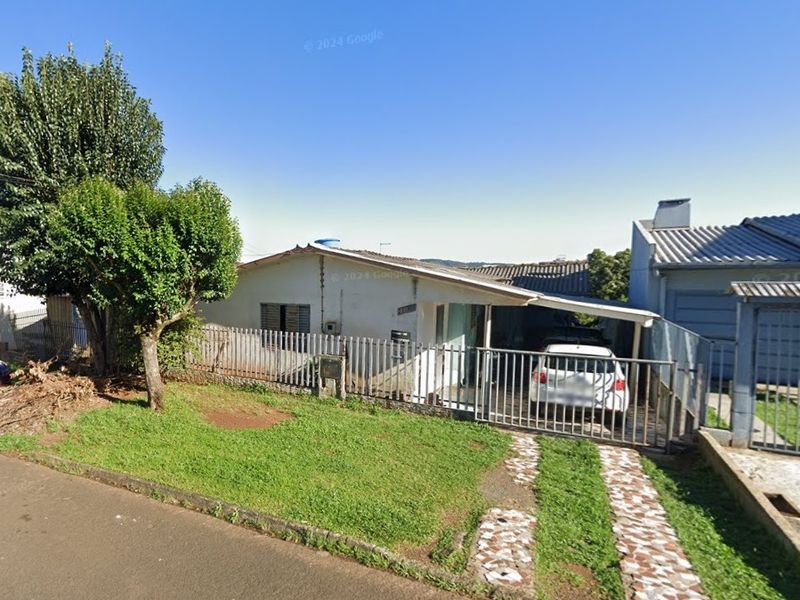Casa à venda com e no bairro Cristo Rei