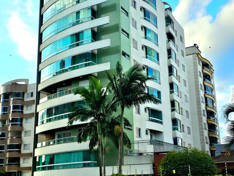 Apartamento à venda com 3 dormitórios, 1 banheiro, 1 vaga de garagem e 115m² de área privativa no bairro Centro