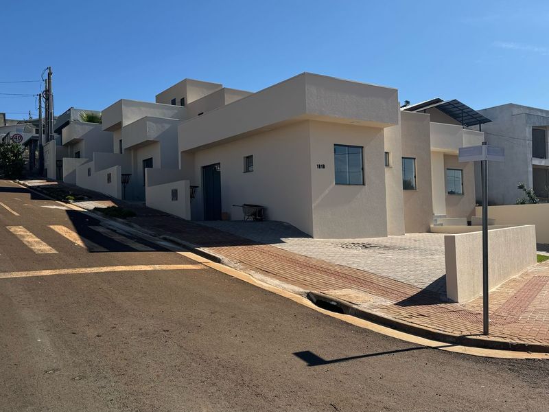 Casa à venda com 2 dormitórios, 1 banheiro e 60m² de área privativa no bairro Autódromo
