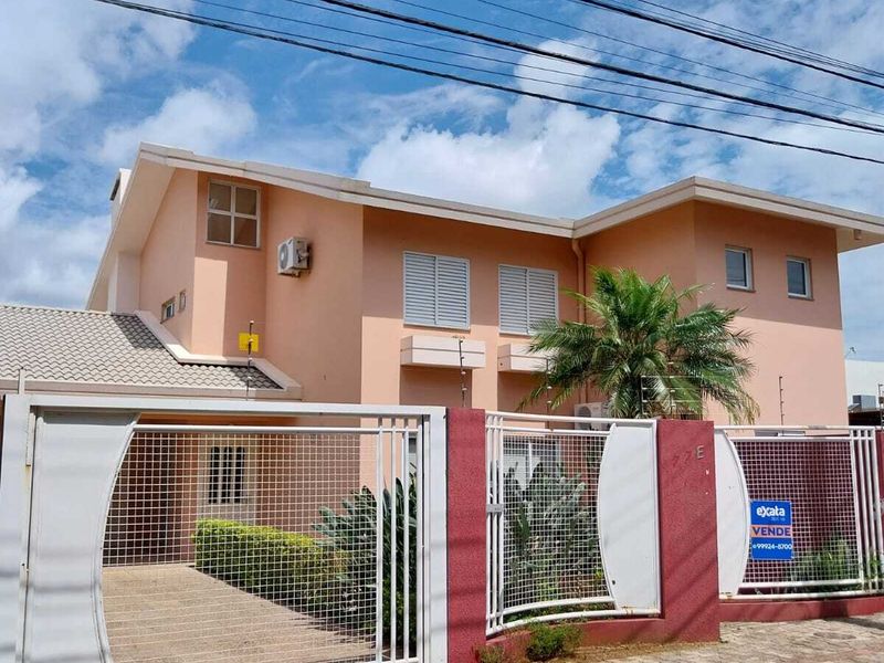 Casa à venda com 5 dormitórios, 3 banheiros, 3 vagas de garagens e 317m² de área privativa no bairro Maria Goretti