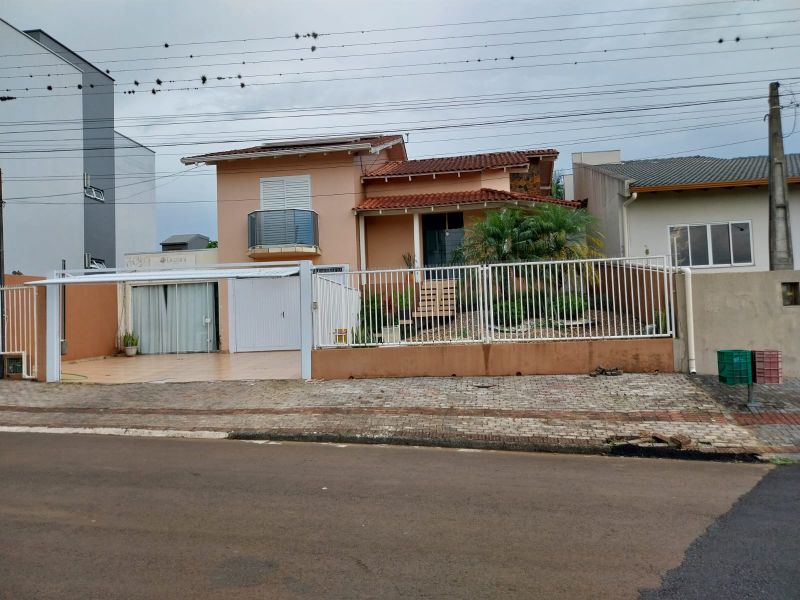 Casa à venda com 4 dormitórios, 2 banheiros, 1 vaga de garagem e 220m² de área privativa no bairro Líder