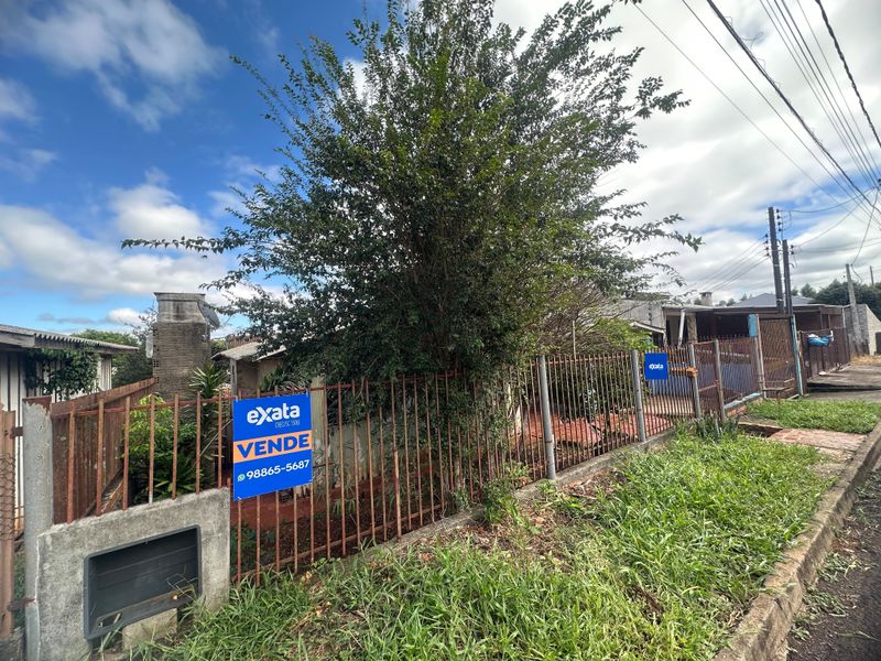 Casa à venda com 2 dormitórios, 1 banheiro e 100m² de área privativa no bairro Saic