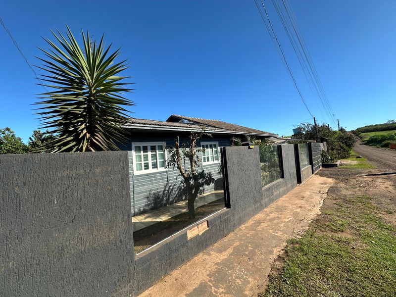 Casa à venda com 2 dormitórios, 1 banheiro, 1 vaga de garagem e 148m² de área privativa no bairro Quedas do Palmital