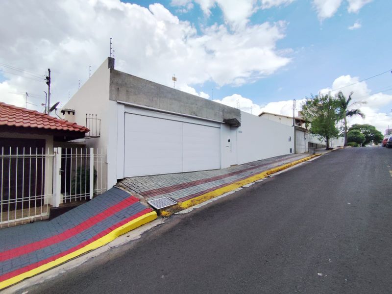 Casa à venda com 4 dormitórios, 5 banheiros, 3 vagas de garagens e 390m² de área privativa no bairro Maria Goretti