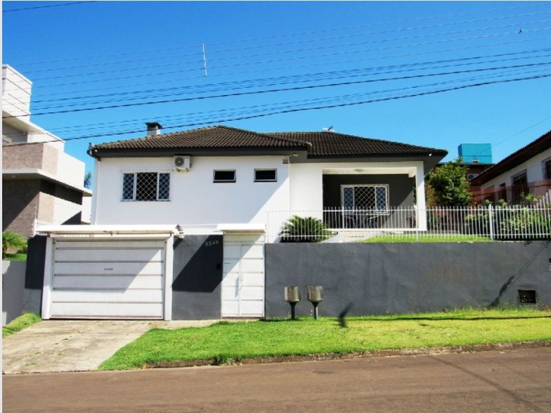 Casa à venda com 3 dormitórios, 2 banheiros, 2 vagas de garagens e 214m² de área privativa no bairro Jardim Itália
