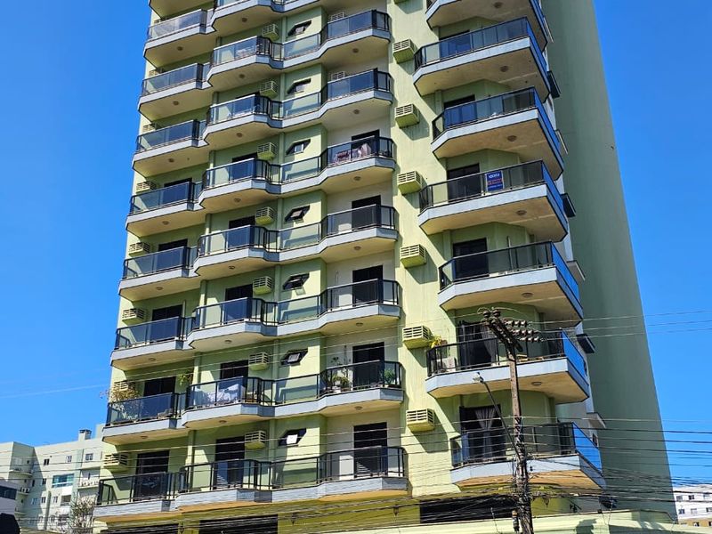 Apartamento à venda com 3 dormitórios, 1 banheiro, 1 vaga de garagem e 159m² de área privativa no bairro Centro