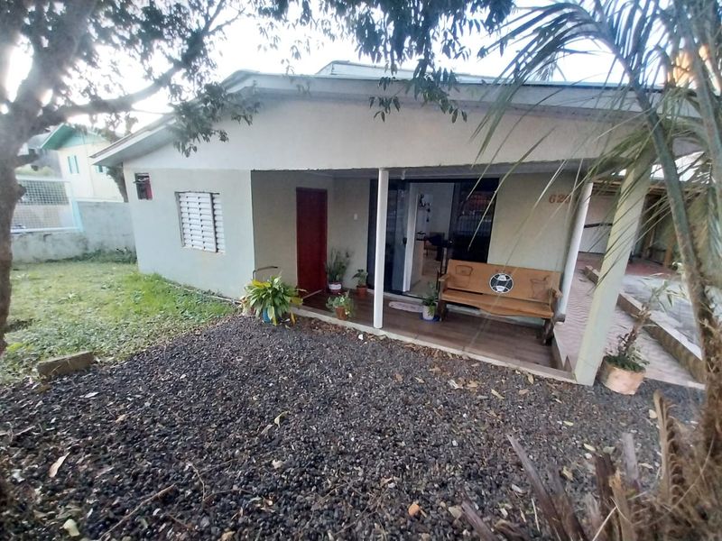 Casa à venda com 3 dormitórios, 2 banheiros, 1 vaga de garagem e 95m² de área privativa no bairro Palmital