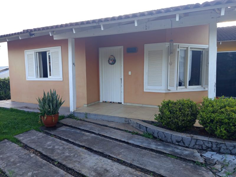 Casa à venda com 3 dormitórios, 2 banheiros, 4 vagas de garagens e 188m² de área privativa no bairro Palmital