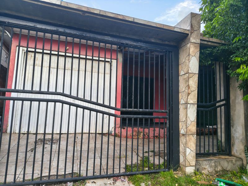 Casa à venda com 3 dormitórios, 1 banheiro, 1 vaga de garagem e 130m² de área privativa no bairro Efapi