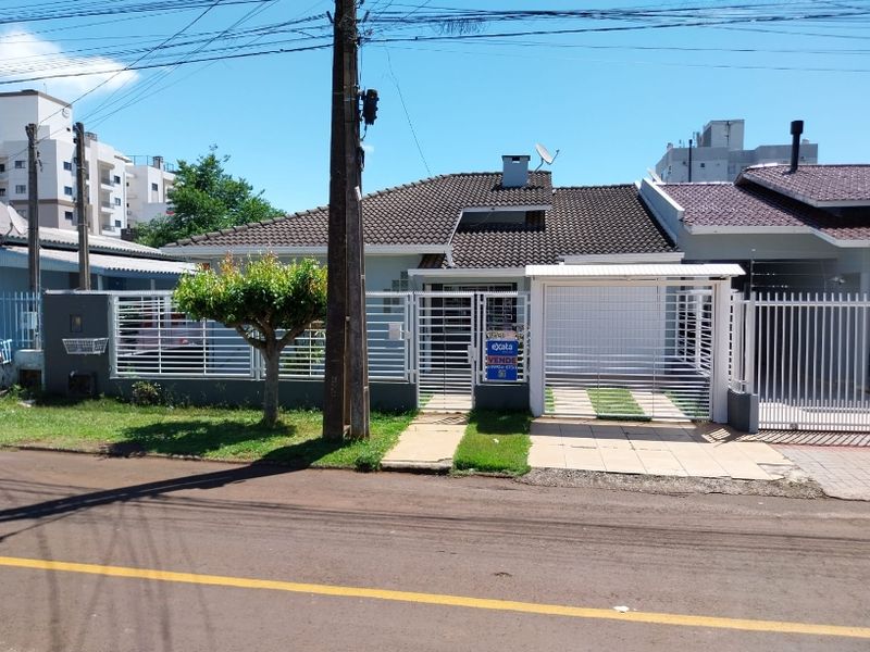 Casa à venda com 3 dormitórios, 2 banheiros, 2 vagas de garagens e 131m² de área privativa no bairro Paraíso
