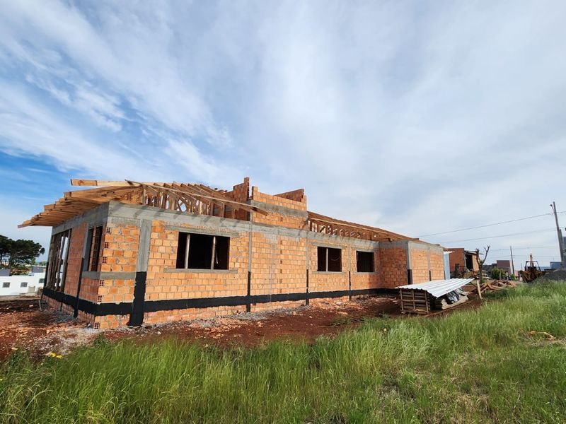 Casa à venda com 3 dormitórios, 1 banheiro, 2 vagas de garagens e 189m² de área privativa no bairro Autódromo