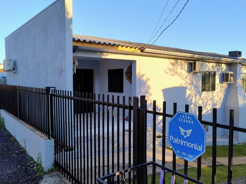 Casa à venda com 3 dormitórios, 2 banheiros, 2 vagas de garagens e 90m² de área privativa no bairro Quedas do Palmital