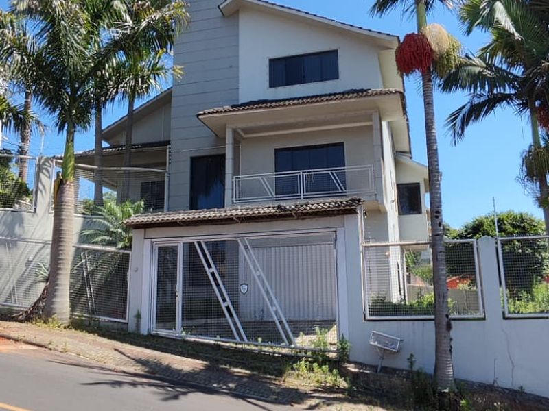 Casa à venda com 3 dormitórios, 2 banheiros, 2 vagas de garagens e 445m² de área privativa no bairro Líder