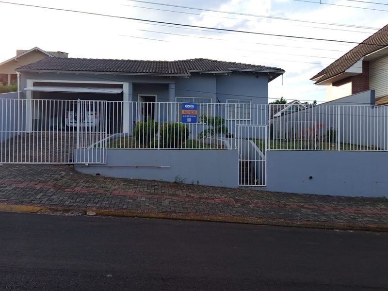 Casa à venda com 4 dormitórios, 1 banheiro, 2 vagas de garagens e 140m² de área privativa no bairro Palmital