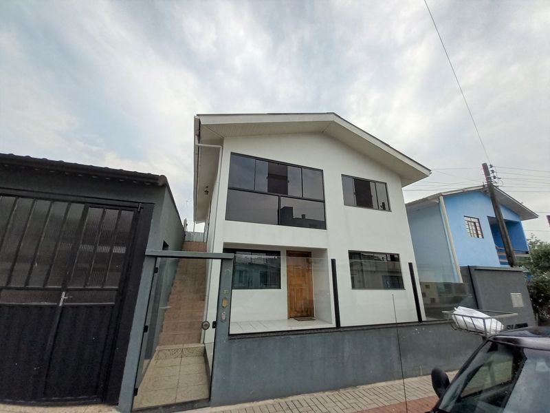 Casa à venda com 4 dormitórios, 2 banheiros, 3 vagas de garagens e 146m² de área privativa no bairro Saic