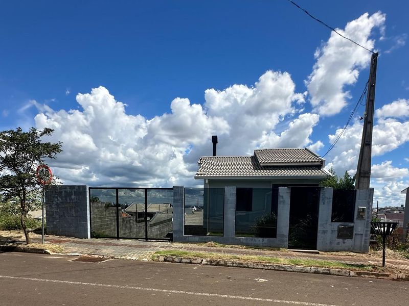 Casa à venda com 2 dormitórios, 1 banheiro e 80m² de área privativa no bairro Desbravador