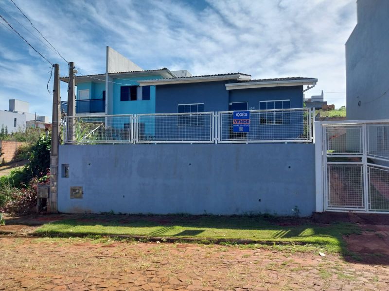 Casa à venda com 3 dormitórios, 1 banheiro, 2 vagas de garagens e 109m² de área privativa no bairro Belvedere