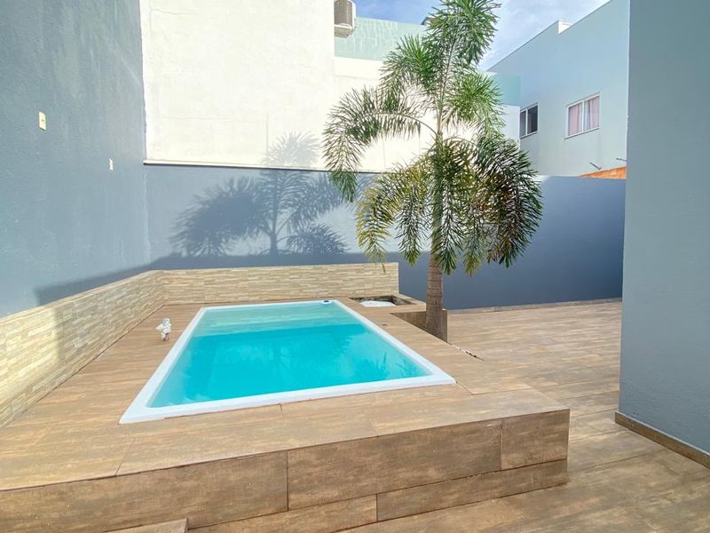 Casa à venda com 3 dormitórios, 1 banheiro, 1 vaga de garagem e 160m² de área privativa no bairro Desbravador
