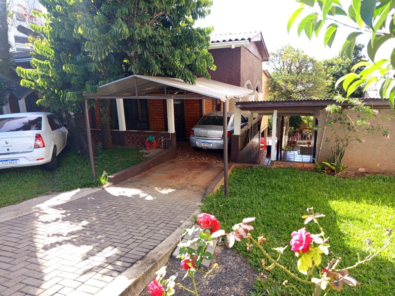 Casa à venda com 6 dormitórios, 3 banheiros e 155m² de área privativa no bairro Passo dos Fortes