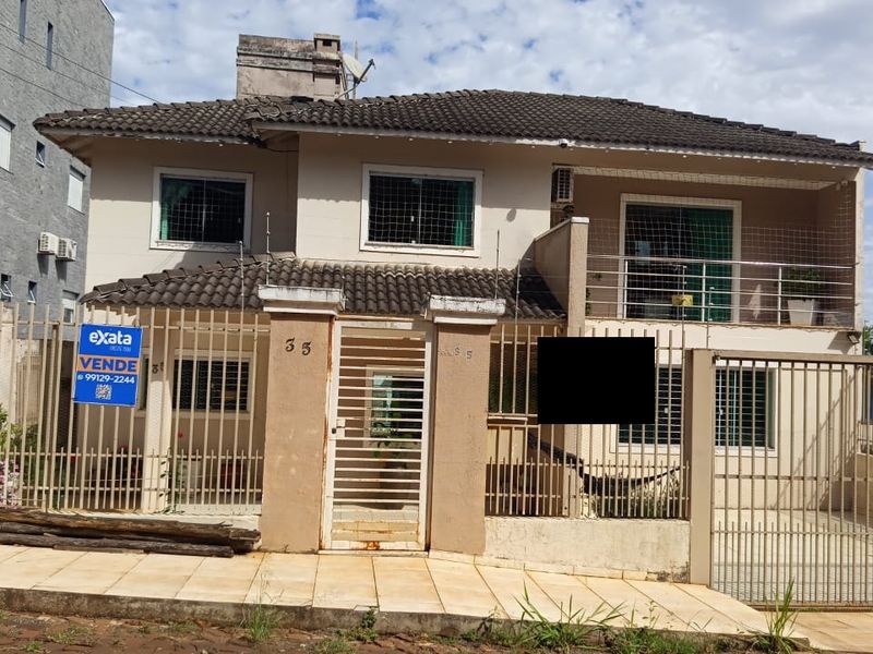 Casa à venda com 3 dormitórios, 2 banheiros, 3 vagas de garagens e 192m² de área privativa no bairro Passo dos Fortes