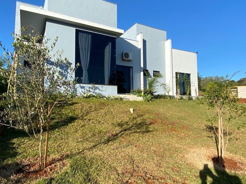 Casa à venda com 3 dormitórios, 1 banheiro, 3 vagas de garagens e 190m² de área privativa no bairro Zona Rural